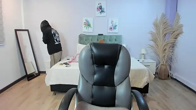 Bela Craxkerr online show from February 5, 2026, 12:45 pm