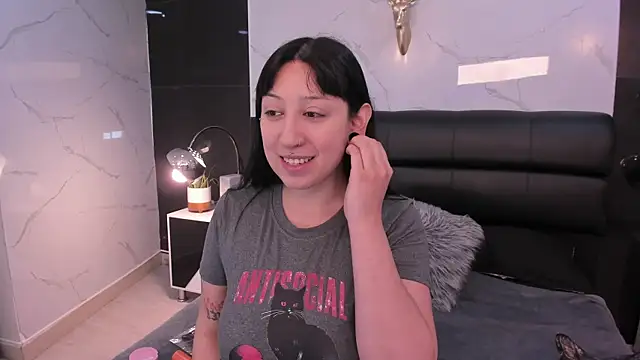 KomiCatt online show from April 23, 2026, 12:00 pm