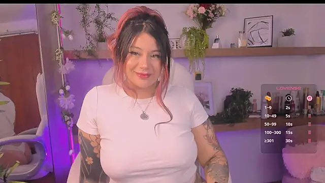 Snapshot of _Lorraine_v chatting on May 1, 2026, 8:36 pm Lorraine v online show from May 1, 2026, 8:36 pm