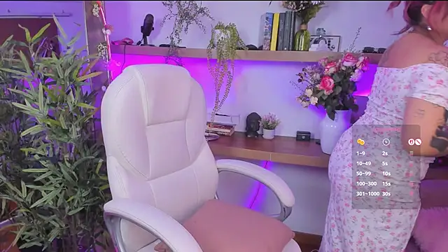 Snapshot of _Lorraine_v chatting on June 23, 2026, 9:46 pm Lorraine v online show from June 23, 2026, 9:46 pm