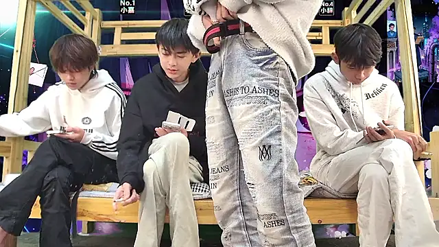 xiaohuangren01 online show from March 14, 2026, 12:00 pm