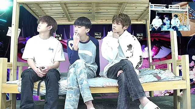 xiaohuangren01 online show from February 27, 2026, 12:33 am