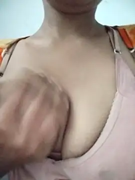 knightqueen12 online show from February 26, 2026, 12:43 am