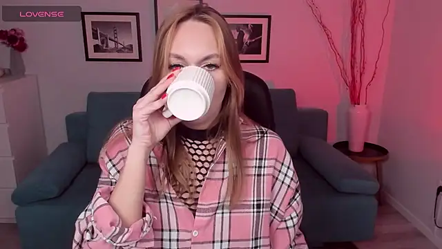 EvieMagical online show from April 9, 2026, 12:33 pm