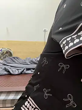 Donna9696 online show from April 19, 2026, 9:32 am