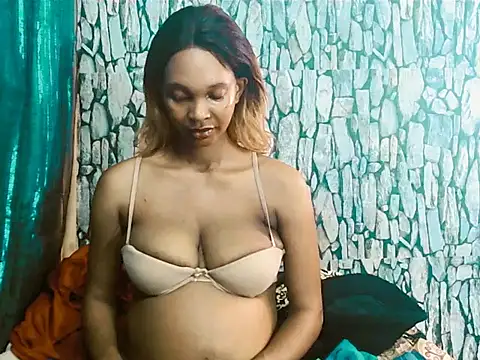 Snapshot of Caramelminxxx1 chatting on February 4, 2026, 6:30 am Caramelminxxx1 online show from February 4, 2026, 6:30 am