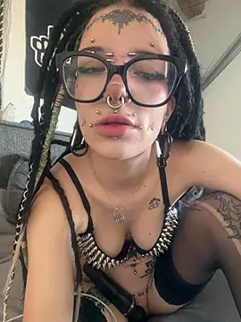 Snapshot of demonLamia chatting on June 15, 2026, 1:33 pm demonLamia online show from June 15, 2026, 1:33 pm