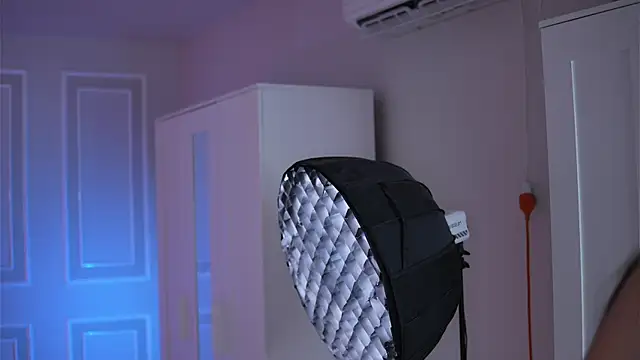 SammiMonroe online show from April 7, 2026, 4:14 am