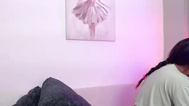 chloe peach  online show from January 17, 2026, 12:31 pm