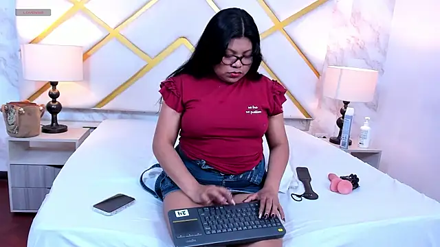 Kiri Black  online show from April 15, 2026, 4:07 am