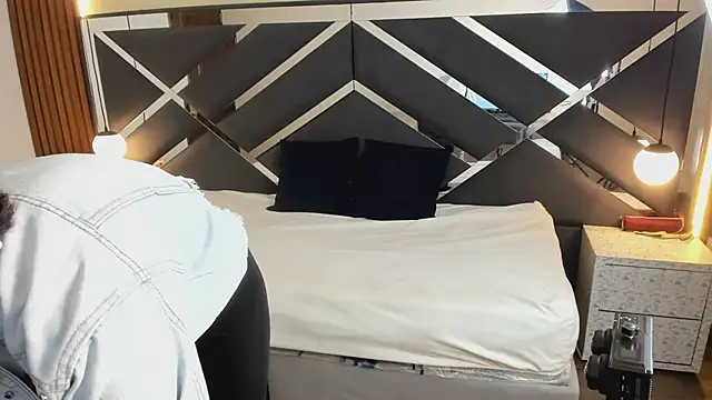 Ambarross  online show from March 9, 2026, 12:52 pm