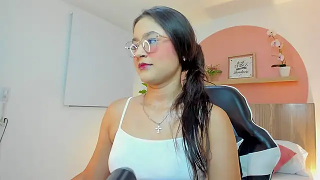 ivette swan online show from April 18, 2026, 7:58 pm