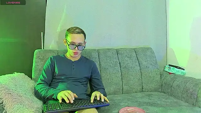 Two sexboys online show from March 13, 2026, 1:32 am