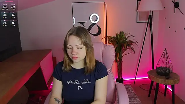 Kiss Moon online show from March 5, 2026, 6:54 am