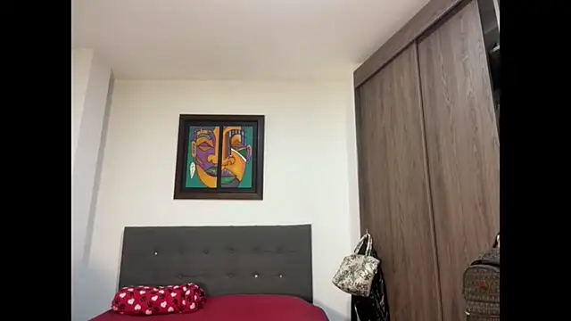 AbrilSantosxo online show from June 1, 2026, 12:27 pm