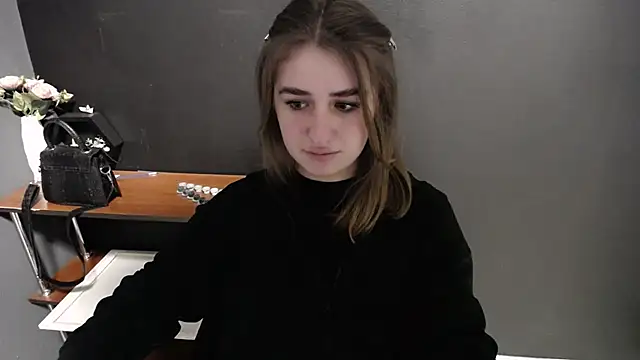 Sunny siren online show from April 20, 2026, 12:41 pm