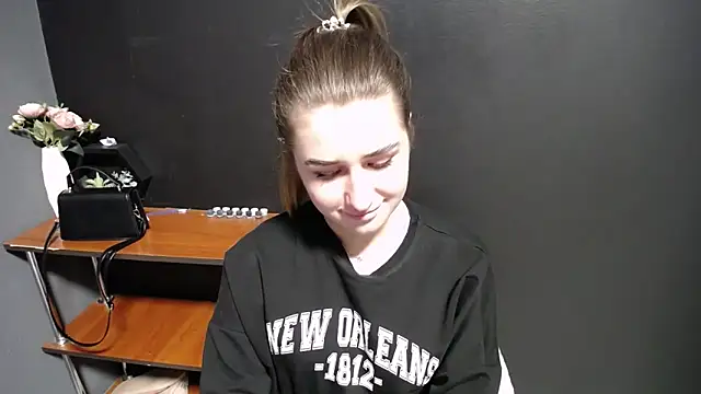 Sunny siren online show from April 9, 2026, 12:44 pm