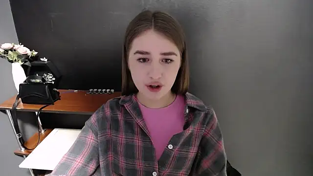 Sunny siren online show from April 18, 2026, 12:51 pm