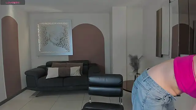 DaliaRose  online show from February 5, 2026, 8:15 pm