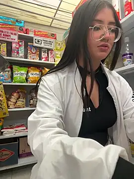 StrawberryPink  online show from February 26, 2026, 11:32 am