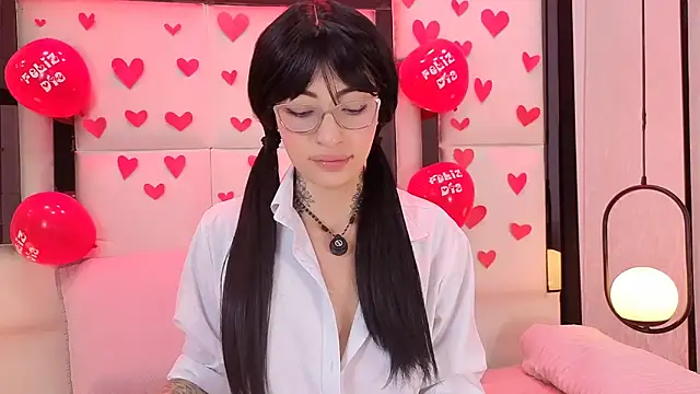 JuneCollins online show from February 15, 2026, 8:41 pm