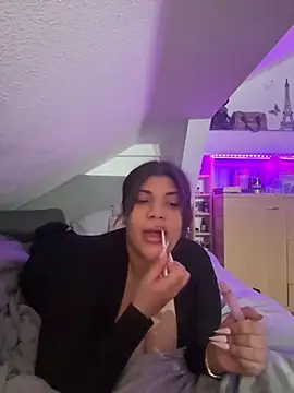 MinaKhalina online show from January 18, 2026, 6:11 pm