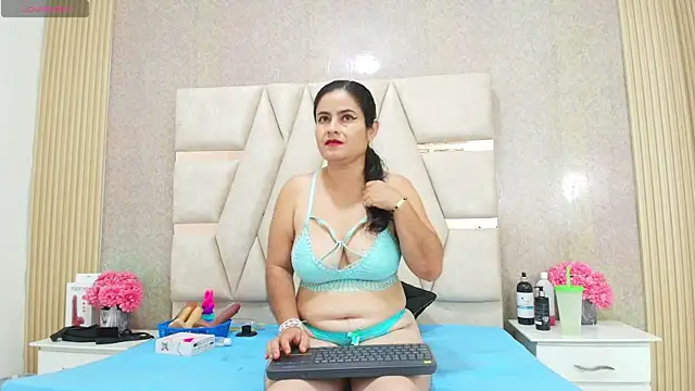 CrystallGomes online show from April 18, 2026, 2:47 am