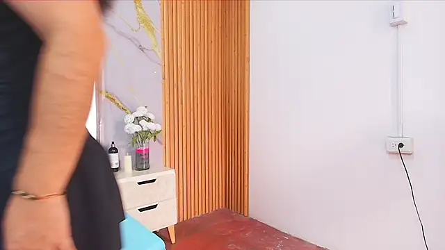 CrystallGomes online show from April 19, 2026, 4:30 pm