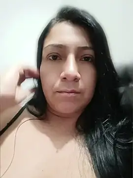 Katysaez online show from May 22, 2026, 4:32 am