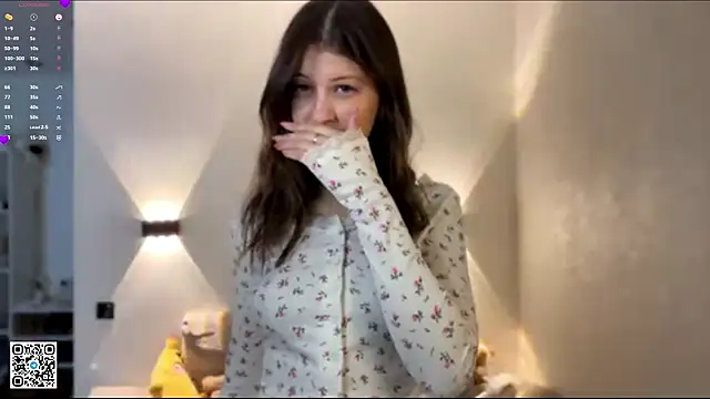 LouiseChavez online show from April 14, 2026, 8:19 am