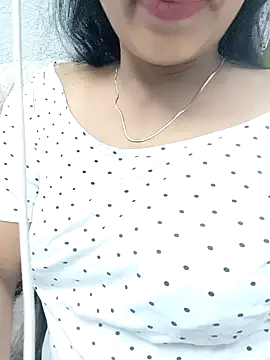 Hot-Tinaa online show from April 16, 2026, 12:33 am