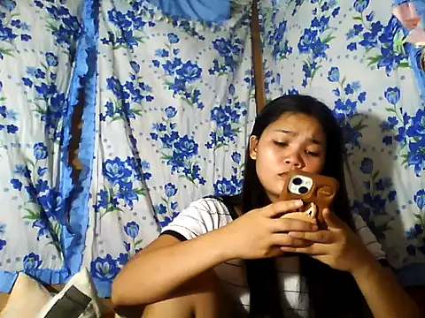 Snapshot of PinaySkinnyJust18 chatting on June 30, 2026, 10:43 pm PinaySkinnyJust18 online show from June 30, 2026, 10:43 pm
