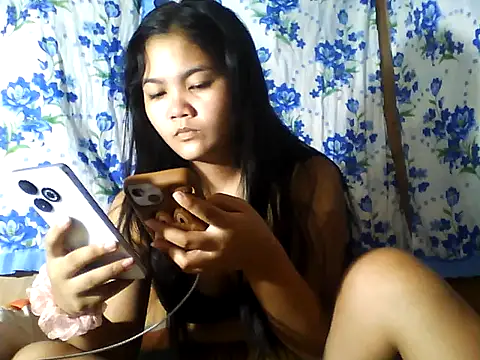 Snapshot of PinaySkinnyJust18 chatting on July 6, 2026, 9:50 pm PinaySkinnyJust18 online show from July 6, 2026, 9:50 pm