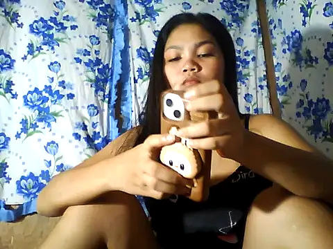 Snapshot of PinaySkinnyJust18 chatting on July 2, 2026, 9:32 pm PinaySkinnyJust18 online show from July 2, 2026, 9:32 pm