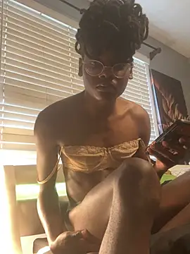 Snapshot of barracksbunny chatting on August 5, 2026, 8:14 pm barracksbunny online show from August 5, 2026, 8:14 pm