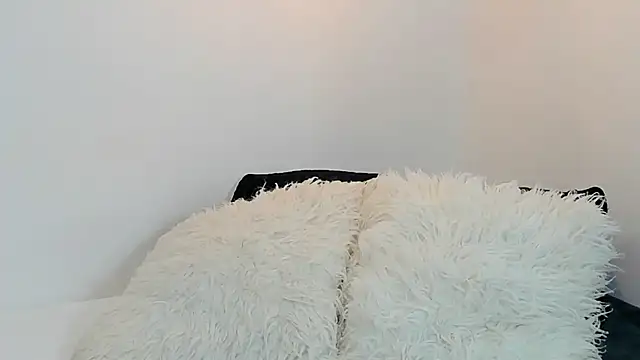 annarosse  online show from April 2, 2026, 12:01 pm