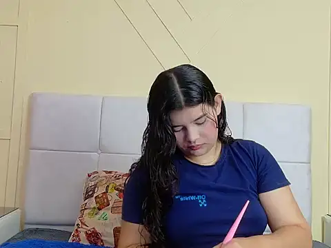 SalomeEvanz online show from March 6, 2026, 1:28 pm