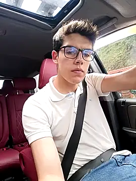 maximo 15  online show from February 13, 2026, 6:19 pm