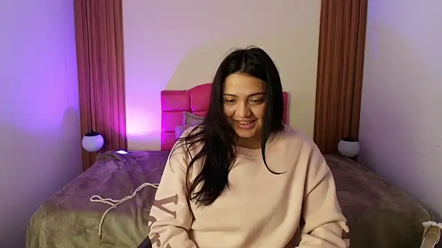 IvonneRoss  online show from June 5, 2026, 12:33 pm