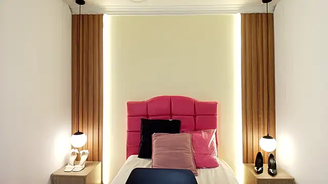 IvonneRoss  online show from February 19, 2026, 11:51 am