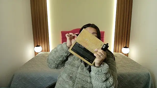 IvonneRoss  online show from April 21, 2026, 11:50 am