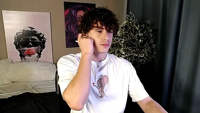 Snapshot of TylerGibson chatting on June 4, 2026, 3:55 am TylerGibson online show from June 4, 2026, 3:55 am