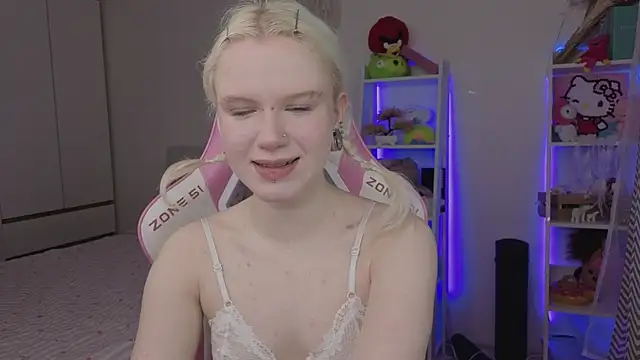 Mia WaterFall online show from April 1, 2026, 3:19 am