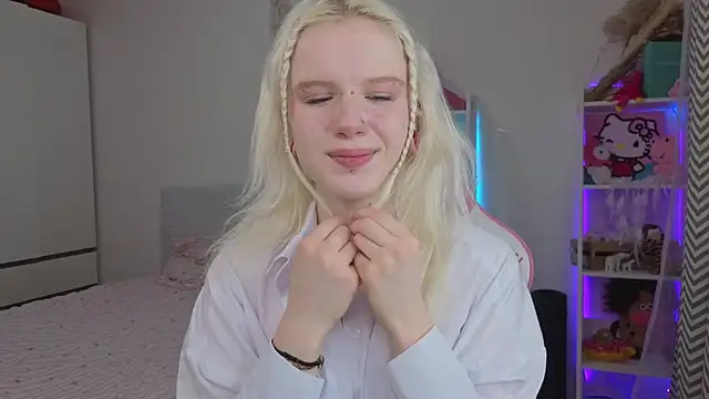 Mia WaterFall online show from April 3, 2026, 3:35 am