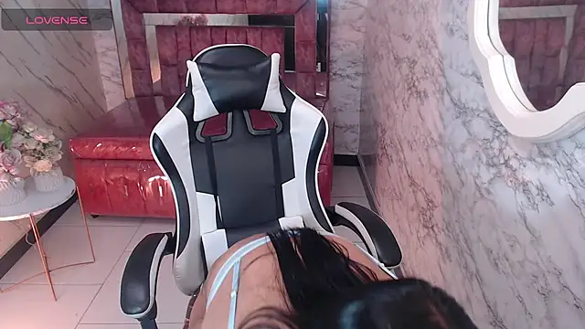 Melisa v online show from April 20, 2026, 7:59 pm