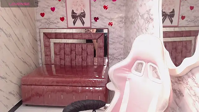 Snapshot of Melisa_v chatting on February 18, 2026, 8:05 pm Melisa v online show from February 18, 2026, 8:05 pm