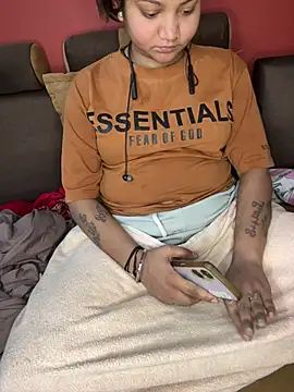 BunnyCharm01 online show from January 18, 2026, 1:47 pm