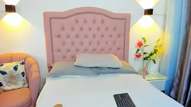 Chloekey online show from April 9, 2026, 7:53 pm