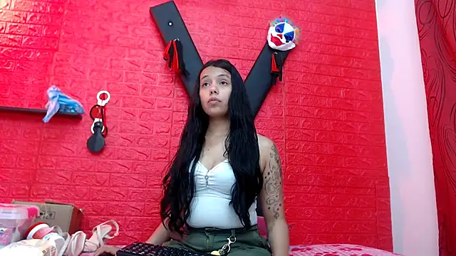 juliette18rose online show from February 23, 2026, 7:36 pm