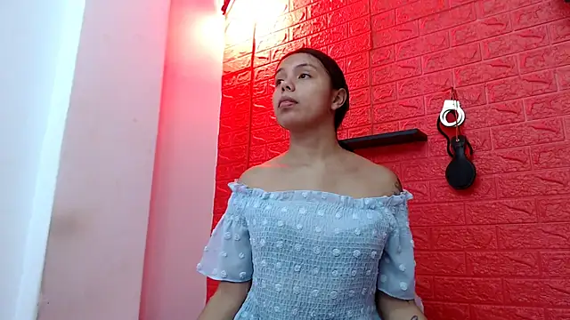 juliette18rose online show from February 5, 2026, 7:43 pm